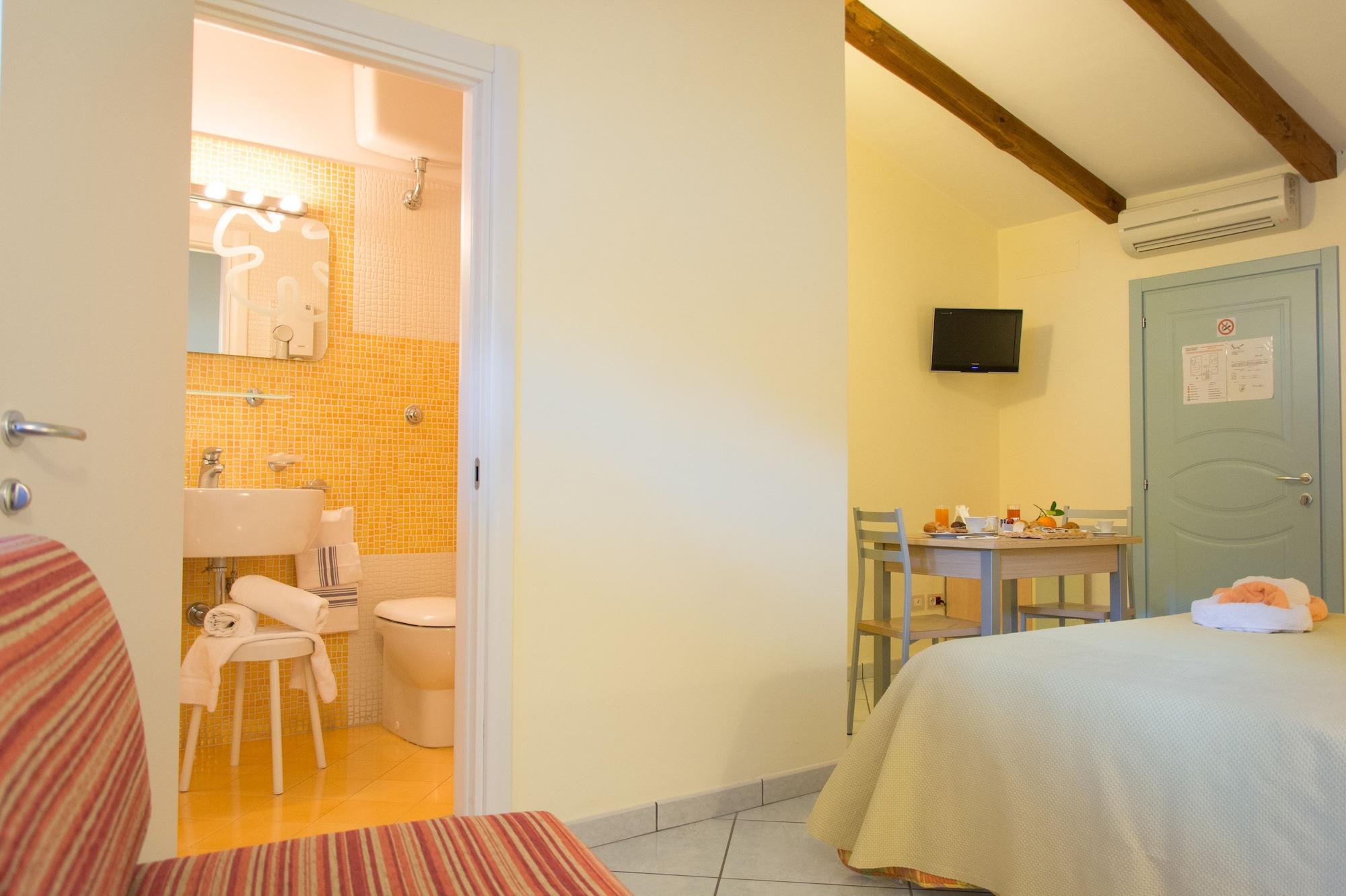 Minihotel Iris Bed & Breakfast 3*